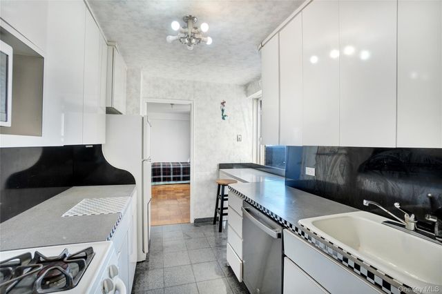 110-11 Queens Boulevard 32A, Forest Hills, NY 11375