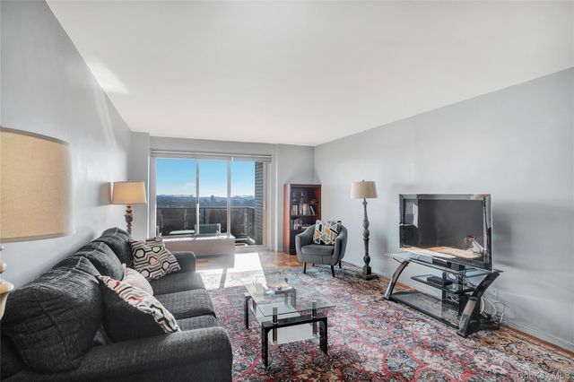 110-11 Queens Boulevard 32A, Forest Hills, NY 11375