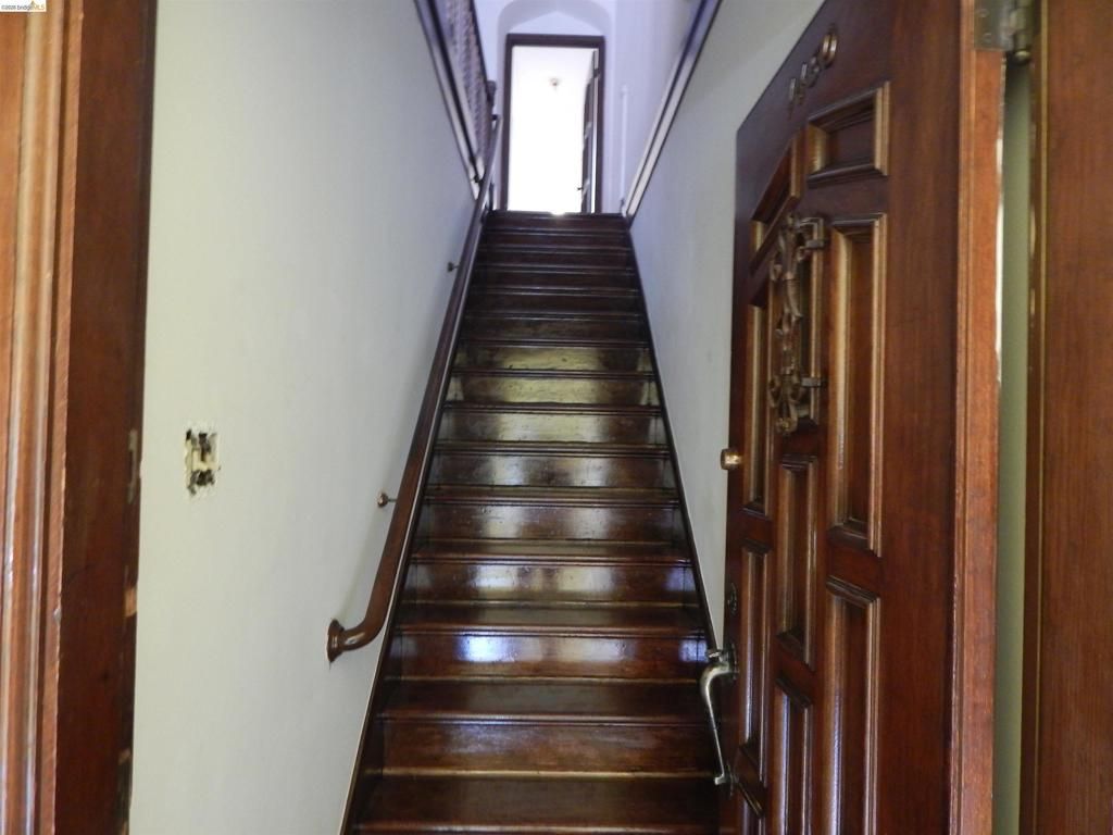 Image 3 of property listing at 1450 Jefferson St, San Francisco, CA 94123