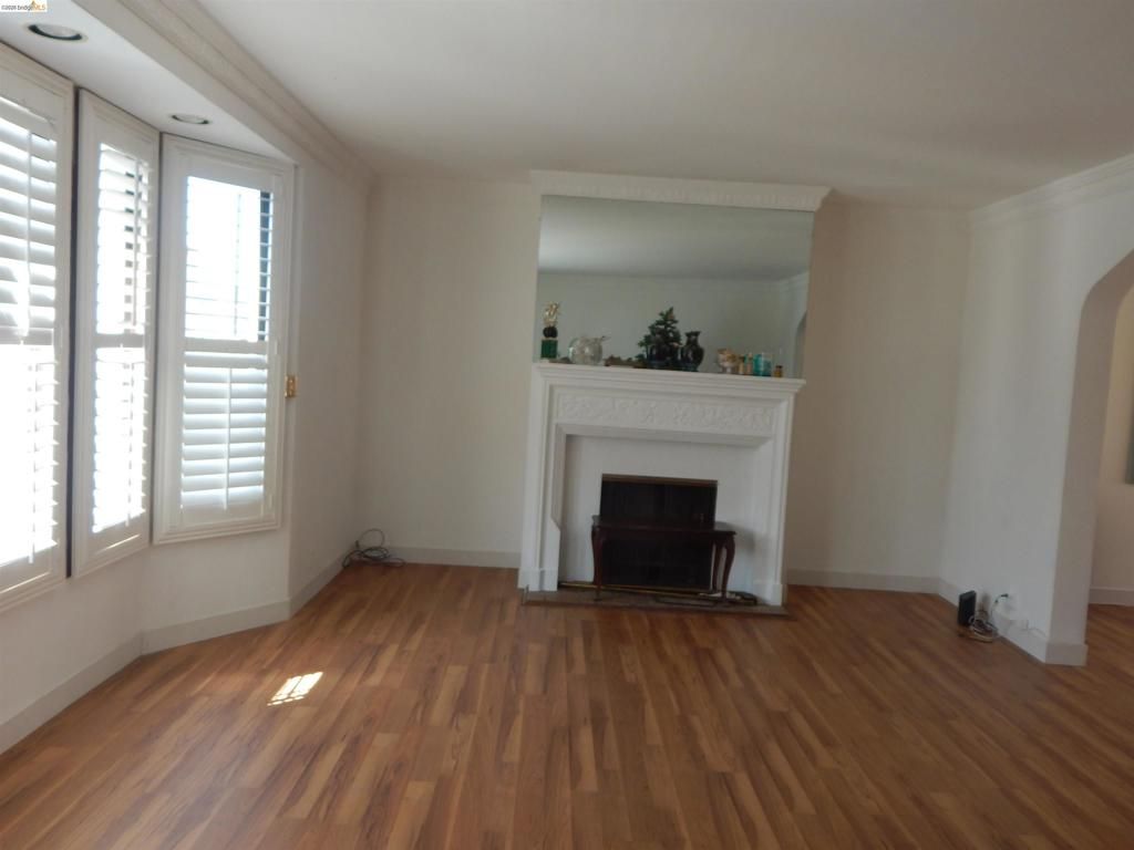 Image 4 of property listing at 1450 Jefferson St, San Francisco, CA 94123