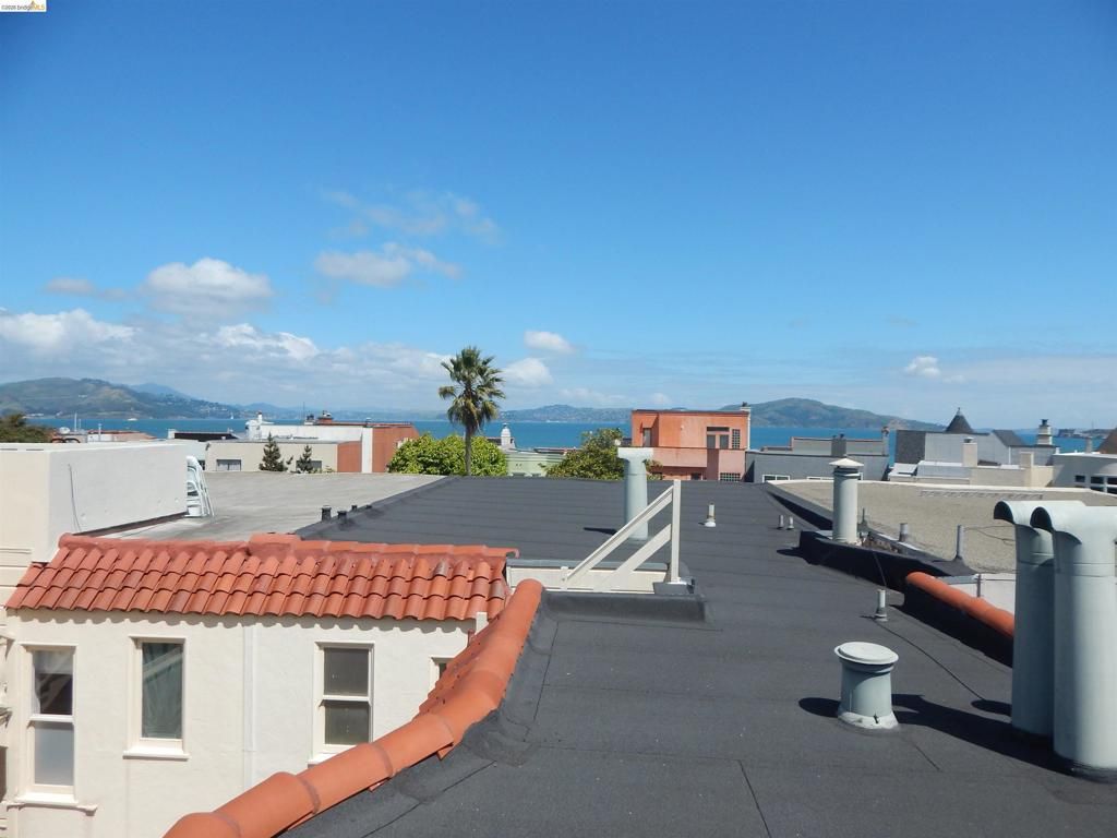 Image 6 of property listing at 1450 Jefferson St, San Francisco, CA 94123