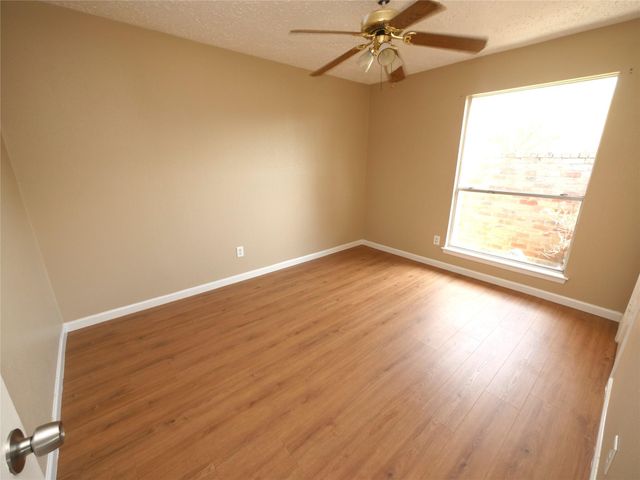 6826 Addicks Clodine Road, Houston, TX 77083