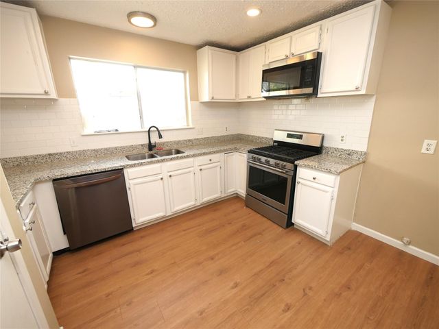 6826 Addicks Clodine Road, Houston, TX 77083