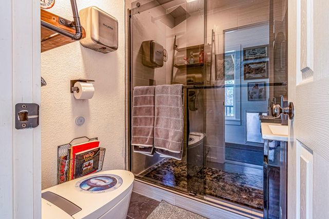 190 Artesian, Onalaska, TX 77360