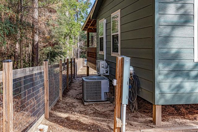 190 Artesian, Onalaska, TX 77360