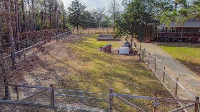 190 Artesian, Onalaska, TX 77360