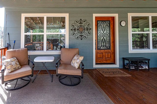 190 Artesian, Onalaska, TX 77360