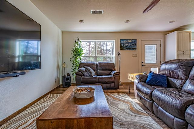 190 Artesian, Onalaska, TX 77360