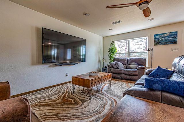 190 Artesian, Onalaska, TX 77360