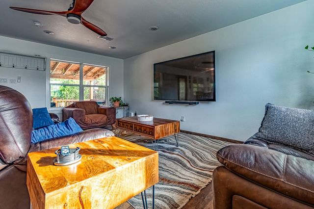 190 Artesian, Onalaska, TX 77360