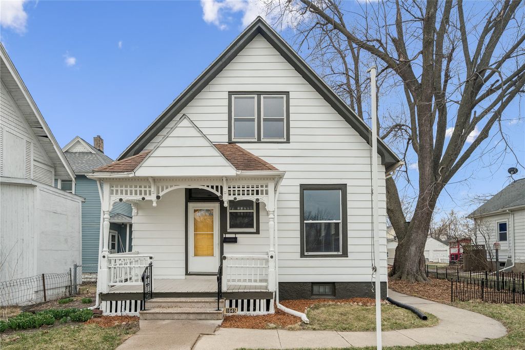 1645 D Avenue NE, Cedar Rapids, IA 52402
