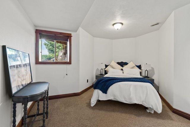 7406 S Deerview Ln, Spokane, WA 99223