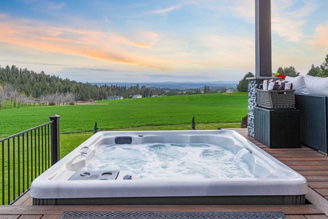 7406 S Deerview Ln, Spokane, WA 99223