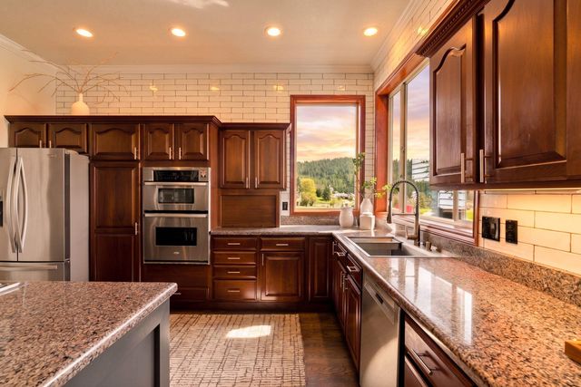 7406 S Deerview Ln, Spokane, WA 99223