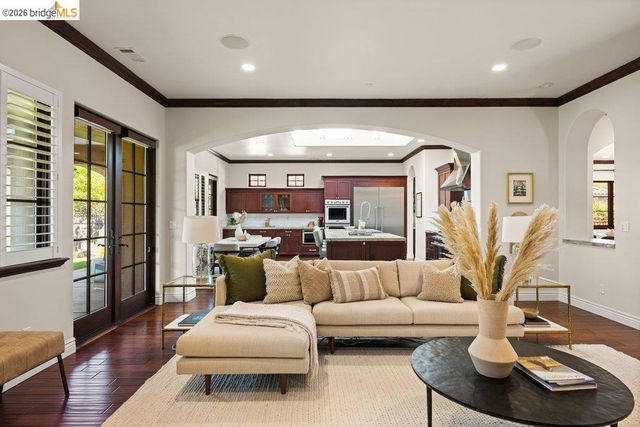 23 Stonebrae Rd, Hayward, CA 94542