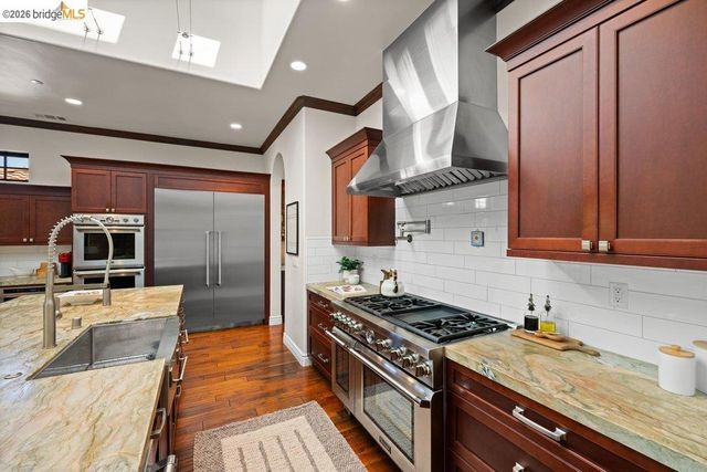 23 Stonebrae Rd, Hayward, CA 94542
