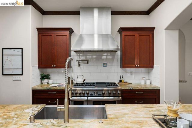 23 Stonebrae Rd, Hayward, CA 94542