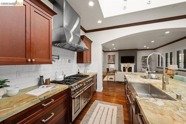 23 Stonebrae Rd, Hayward, CA 94542