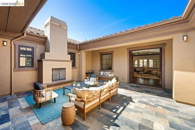 23 Stonebrae Rd, Hayward, CA 94542