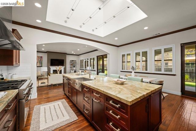 23 Stonebrae Rd, Hayward, CA 94542
