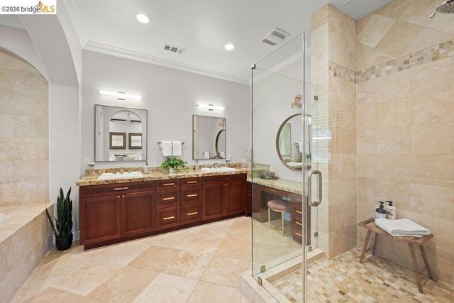 23 Stonebrae Rd, Hayward, CA 94542