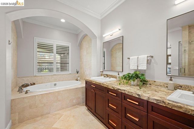23 Stonebrae Rd, Hayward, CA 94542