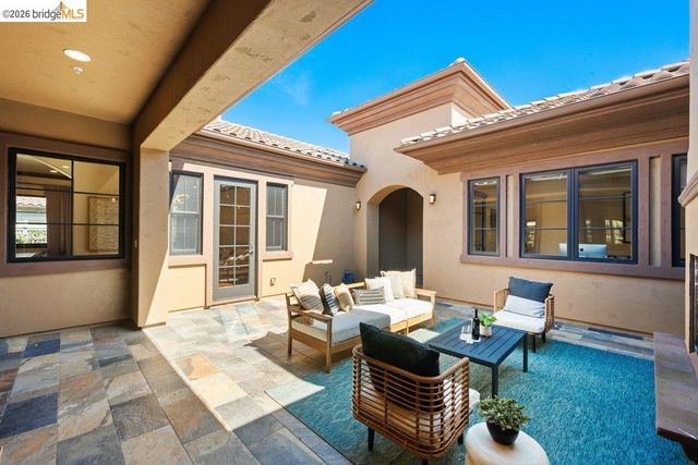 23 Stonebrae Rd, Hayward, CA 94542