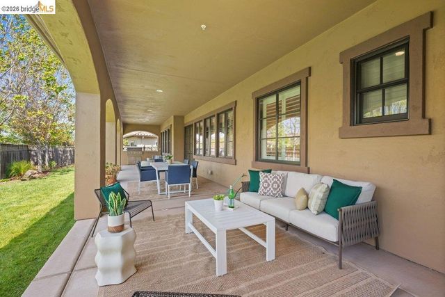 23 Stonebrae Rd, Hayward, CA 94542