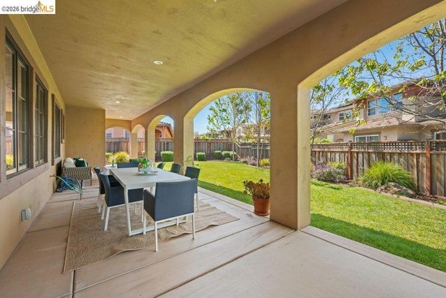 23 Stonebrae Rd, Hayward, CA 94542