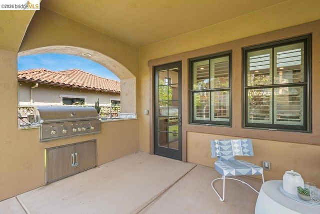23 Stonebrae Rd, Hayward, CA 94542