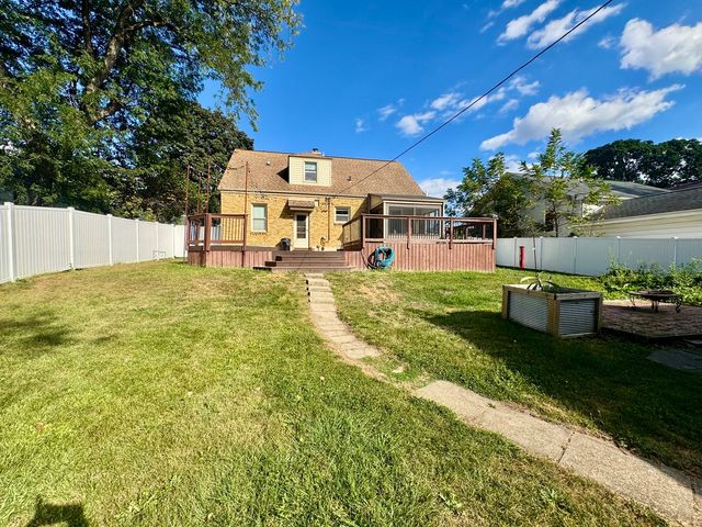 518 Clark Street, Elgin, IL 60123