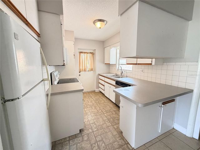 3842 HAWKEYE CIRCLE, Sarasota, FL 34232