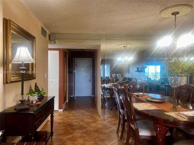 5860 NW 44th St 804, Lauderhill, FL 33319