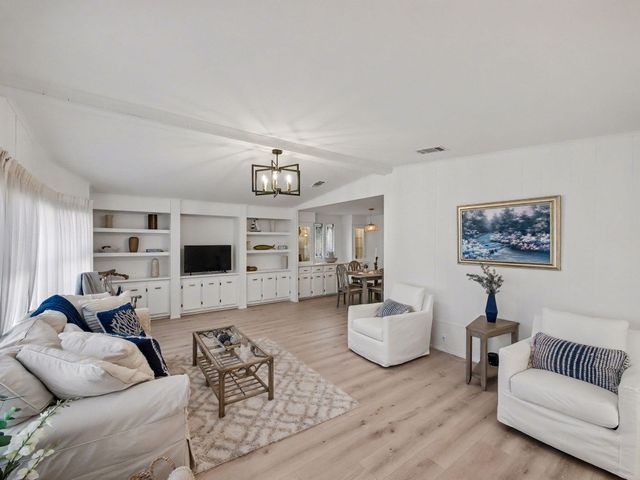 7843 SE Saratoga Drive, Hobe Sound, FL 33455