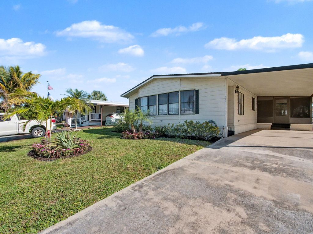 7843 SE Saratoga Drive, Hobe Sound, FL 33455