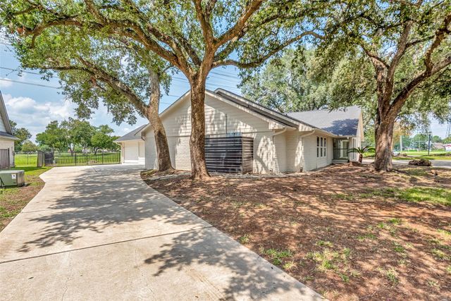 2702 Fairway Drive, Sugar Land, TX 77478