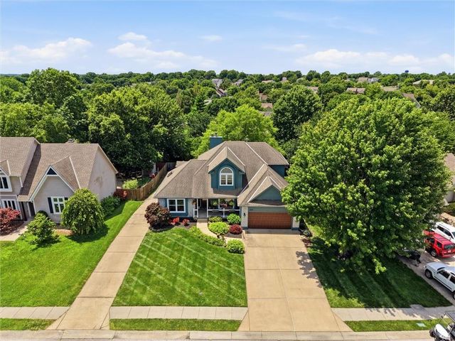 204 N WALKER Drive, Raymore, MO 64083