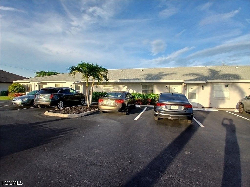 Image 2 of property listing at 4513 SW 8th CT 103, Cape Coral, FL 33914