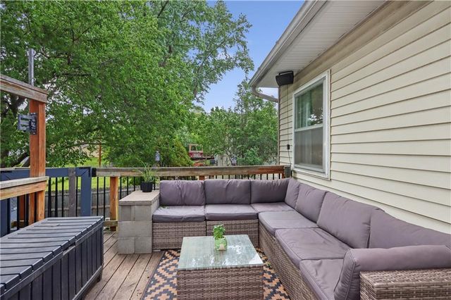 10022 Antioch Road, Overland Park, KS 66212