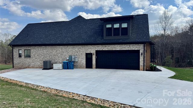 1360 Sain Road, Hickory, NC 28602