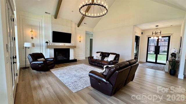 1360 Sain Road, Hickory, NC 28602