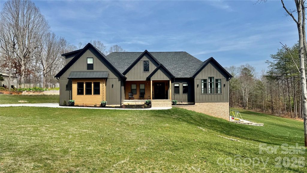 1360 Sain Road, Hickory, NC 28602