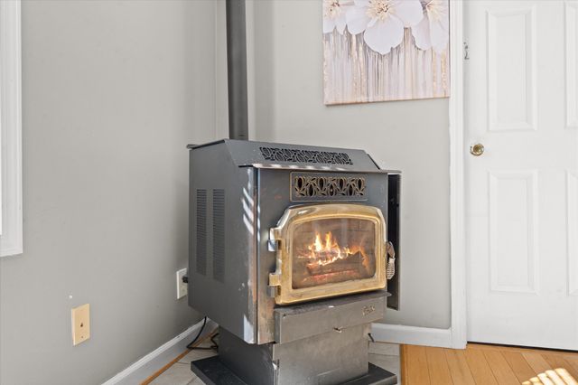 12 Pearl St, Auburn, MA 01501