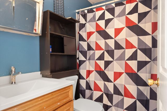 12 Pearl St, Auburn, MA 01501