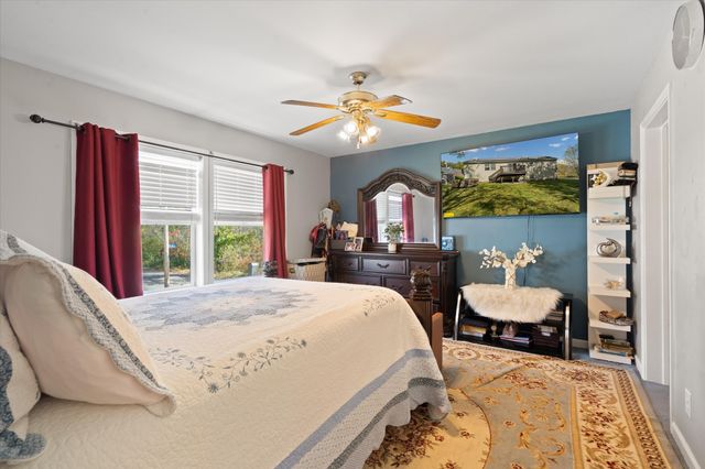 12 Pearl St, Auburn, MA 01501