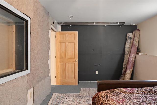 12 Pearl St, Auburn, MA 01501