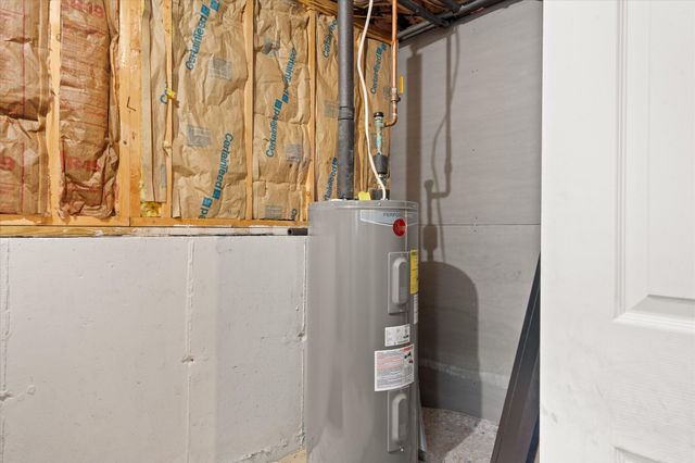 12 Pearl St, Auburn, MA 01501
