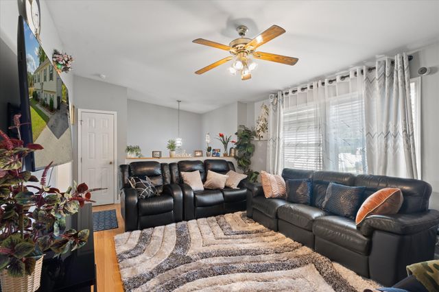 12 Pearl St, Auburn, MA 01501