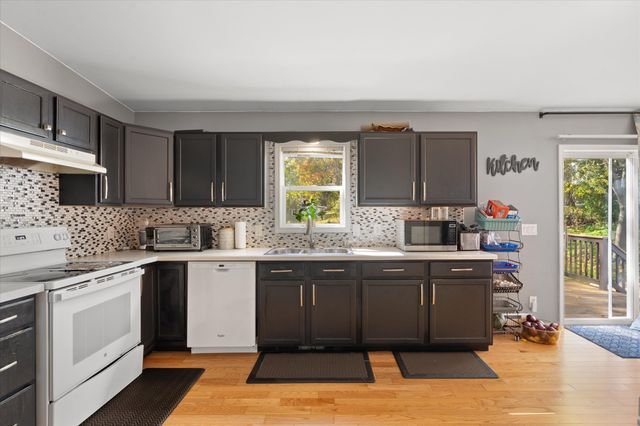 12 Pearl St, Auburn, MA 01501
