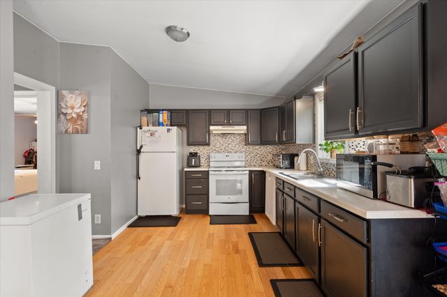 12 Pearl St, Auburn, MA 01501
